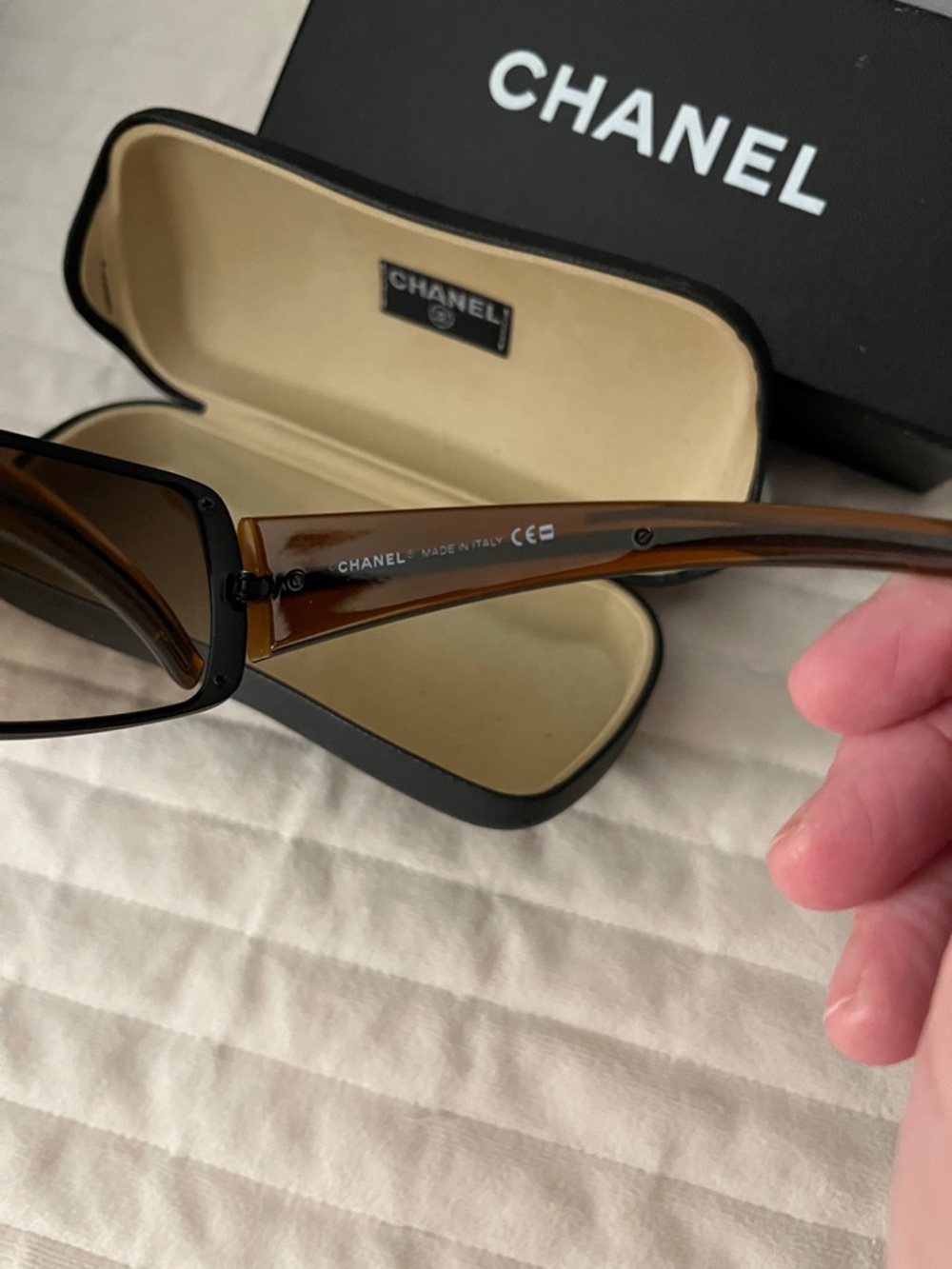 🚩FINAL markdown! CHANEL Black Frame with Brown Gradient Lenses Sunglasses - Picture 6 of 15